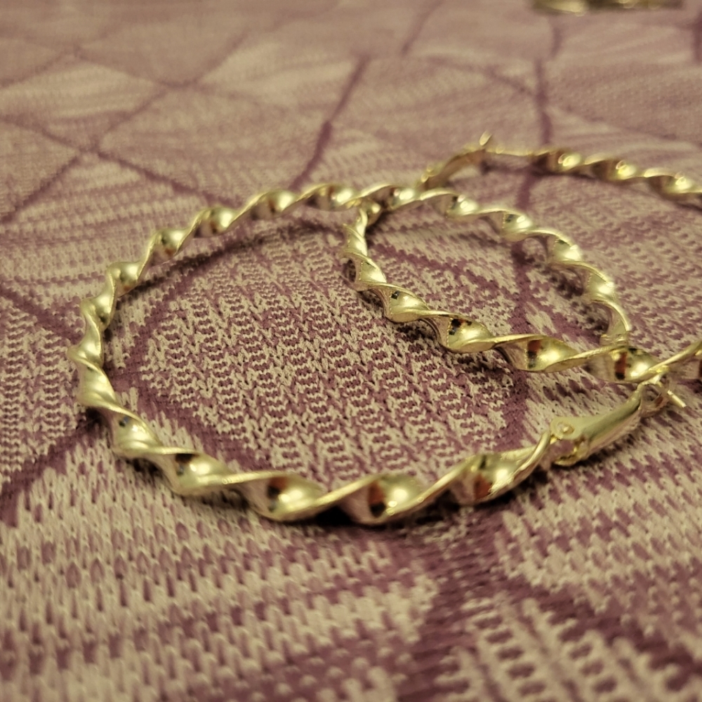 Med gold hoops